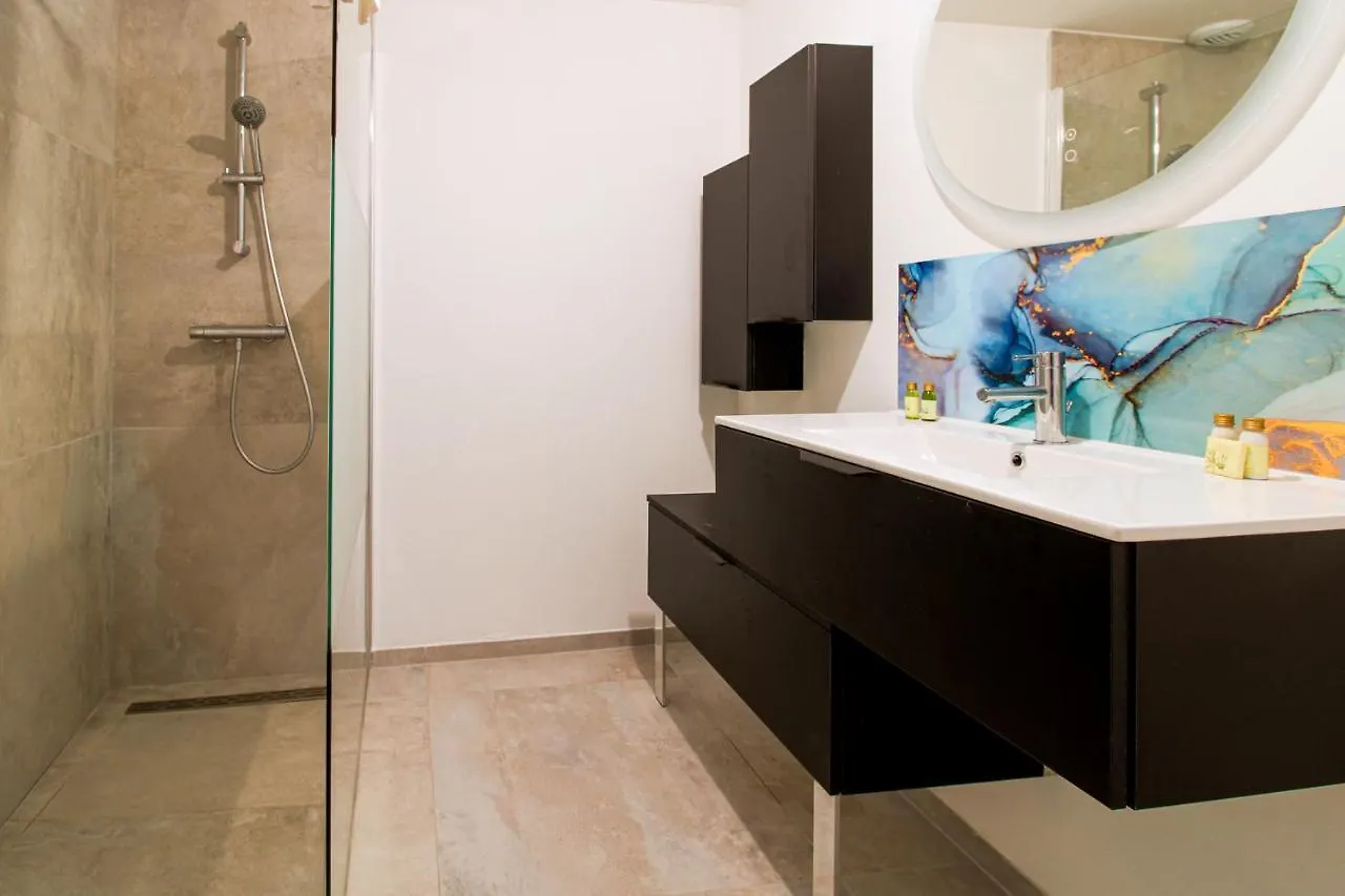 Select'Sohome - Appartement Pour 6 Personnes Sur La Plage De Cavaliere - Vue Mer - 4 Etoiles - Bluemoon Le Lavandou 0*,  France